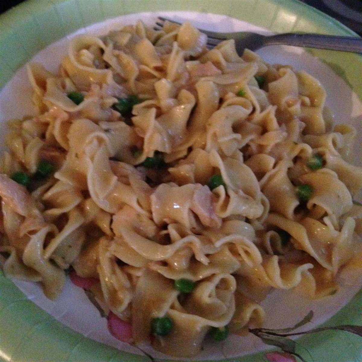 Creamy Tuna Noodle Casserole: A Quick & Easy Recipe