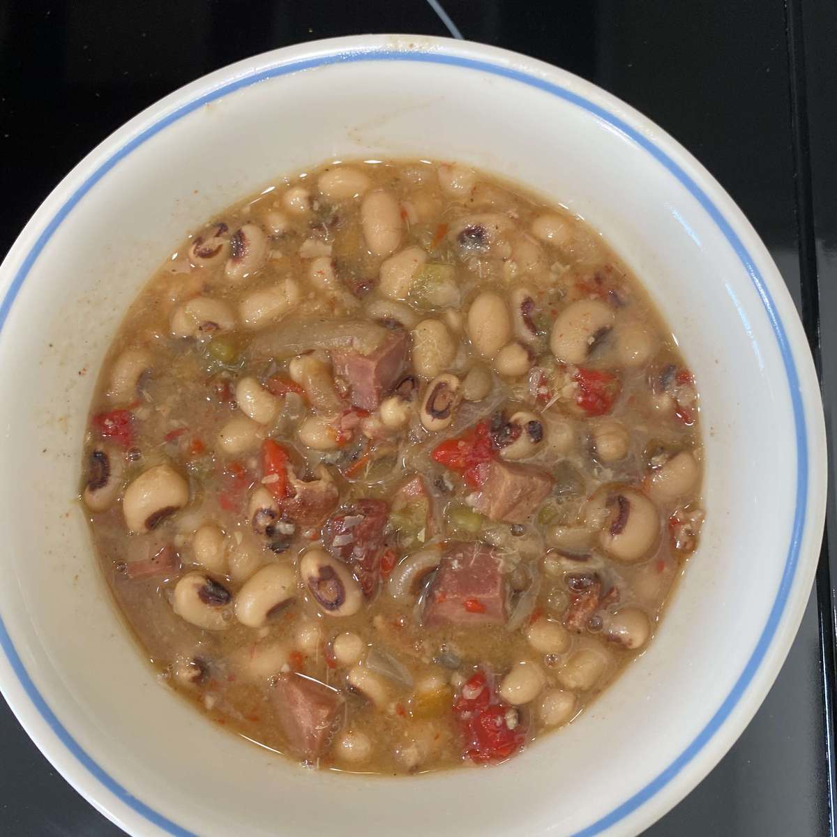 Easy Slow Cooker Spicy Black-Eyed Peas Recipe