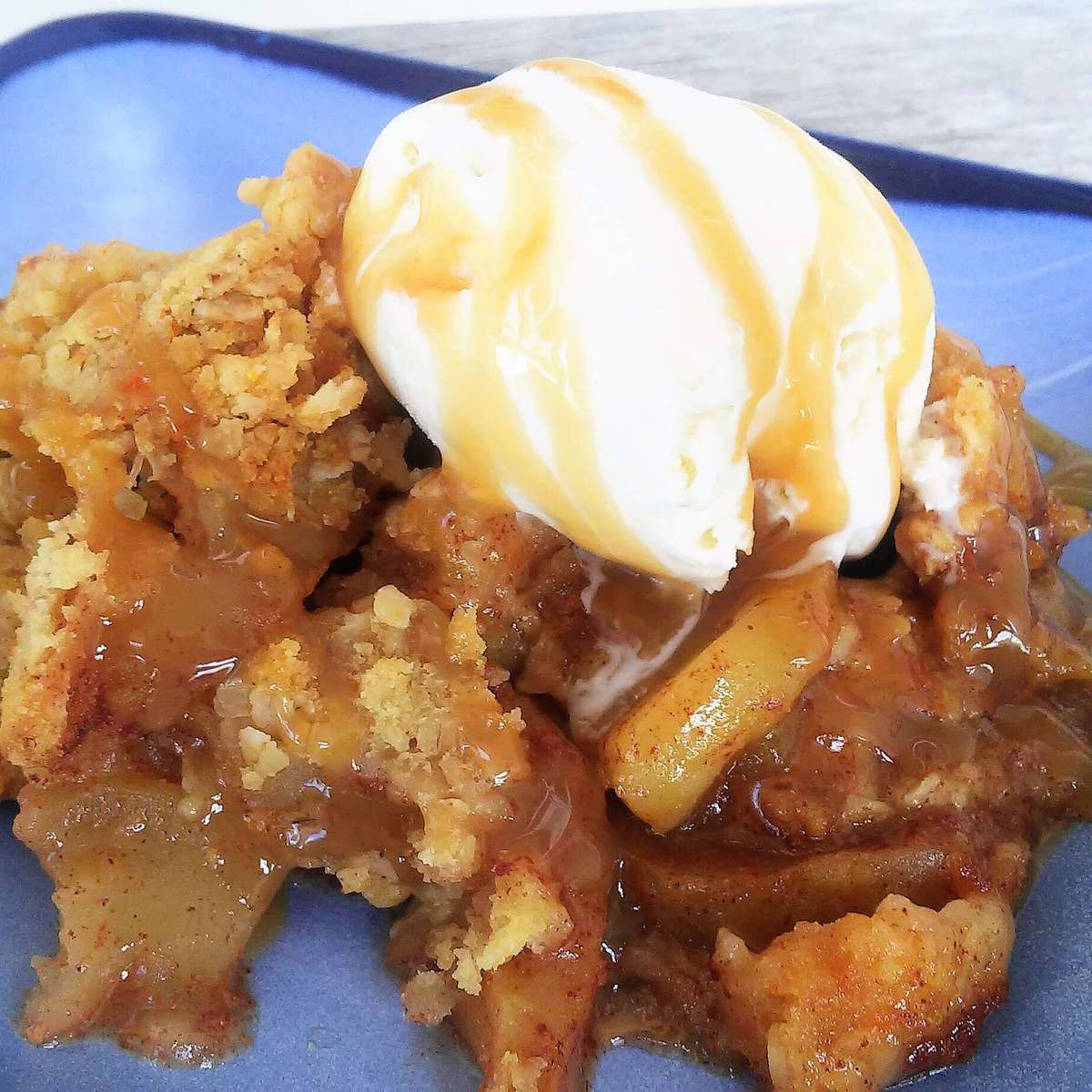Easy Slow Cooker Caramel Apple Crisp Recipe