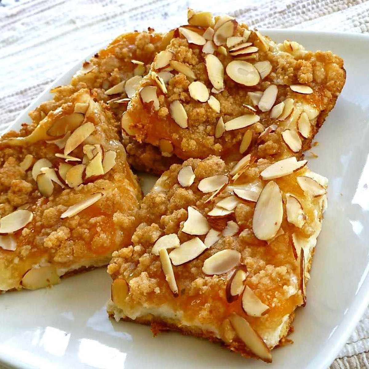 Easy Peaches and Cream Squares Recipe