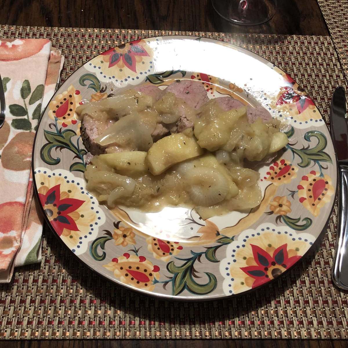 Delicious Pork Tenderloin Recipe with Apples and Onions