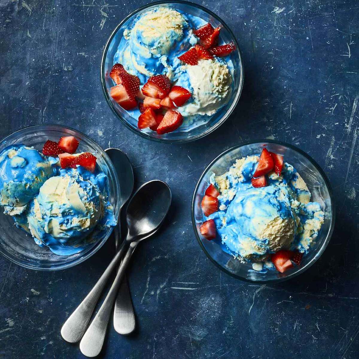 Patriotic Blue Marshmallow Sundaes: A Festive Treat