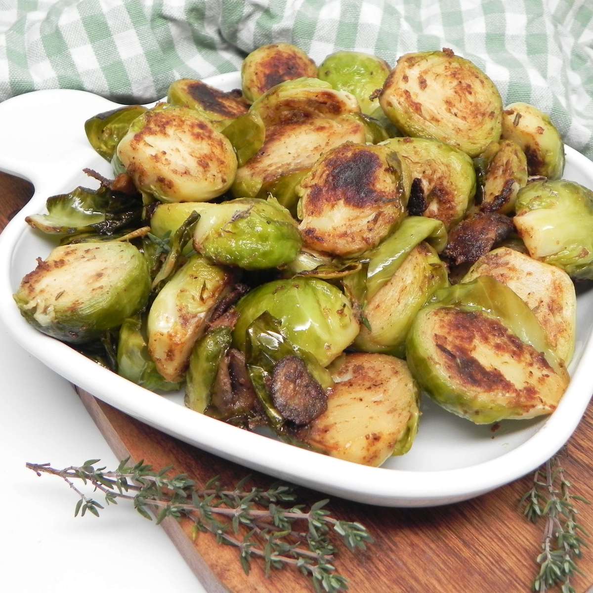 Pan-Fried Brussels Sprouts & Mushrooms with Thyme: Quick & Easy Recipe