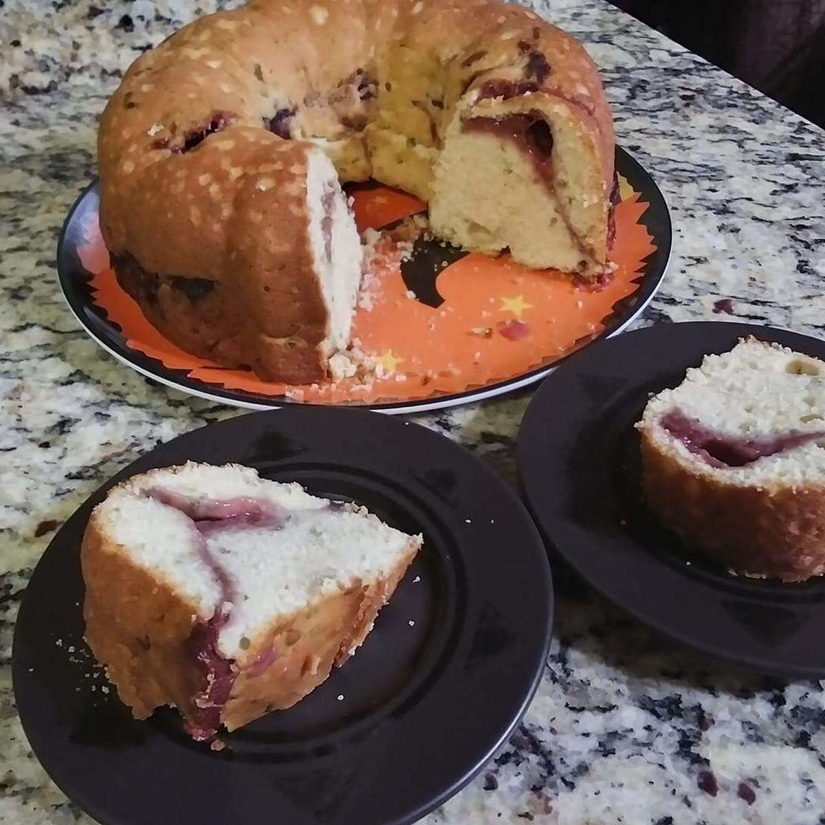 Lime-Mint Pound Cake with Fresh Strawberry Filling: A Delicious Recipe