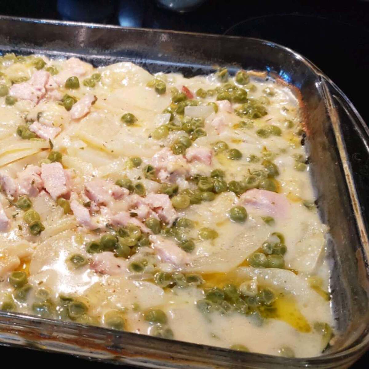 Cheesy Scalloped Potatoes and Ham: An Easy Comfort Food Recipe
