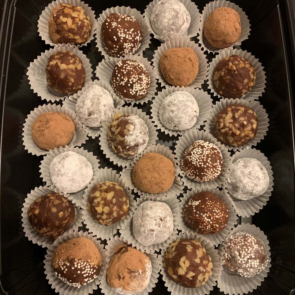 Easy Rum or Bourbon Balls Recipe