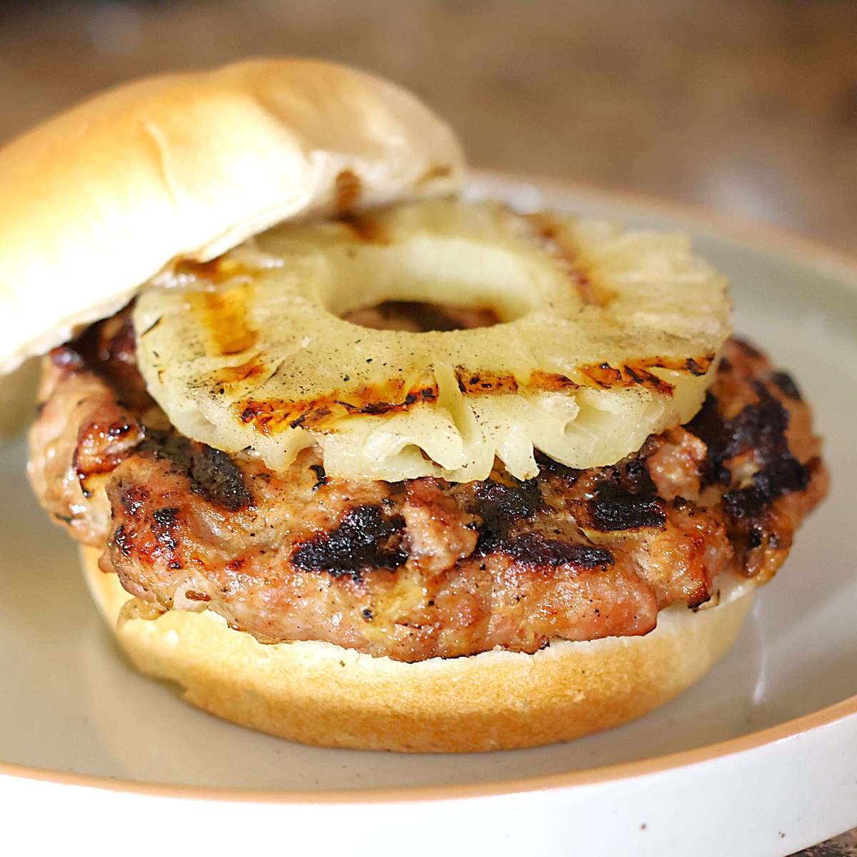 Juicy Pork Apple Burgers: A Delicious & Easy Recipe