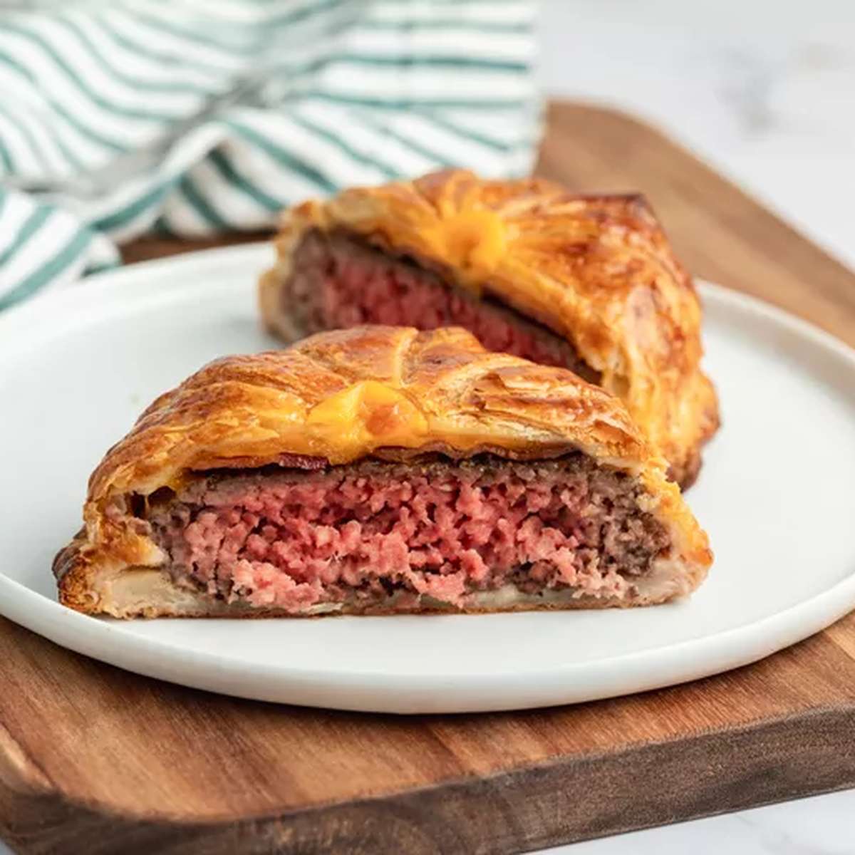 Cheeseburger Wellington Recipe: A Delicious Twist on a Classic