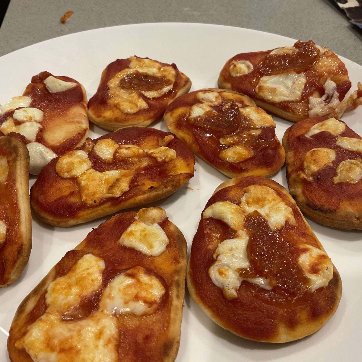 Quick & Easy English Muffin Pizzas: Kid-Friendly Recipe