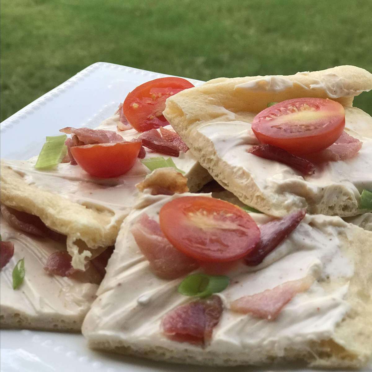 Easy BLT Pizza Appetizer Recipe
