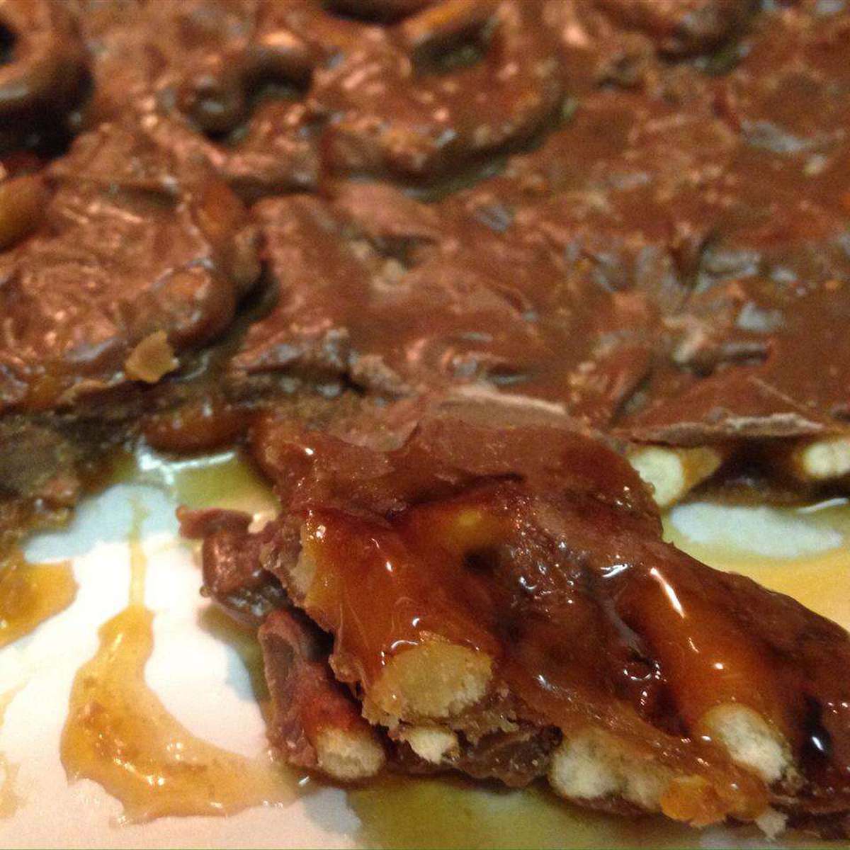 Easy Salted Caramel Pretzel Bark Recipe