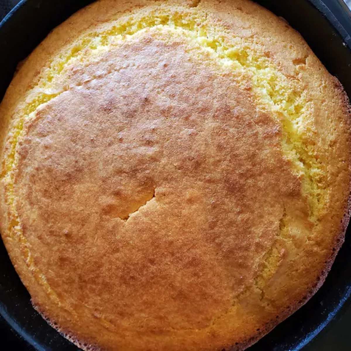 Easy Skillet Cornbread Recipe