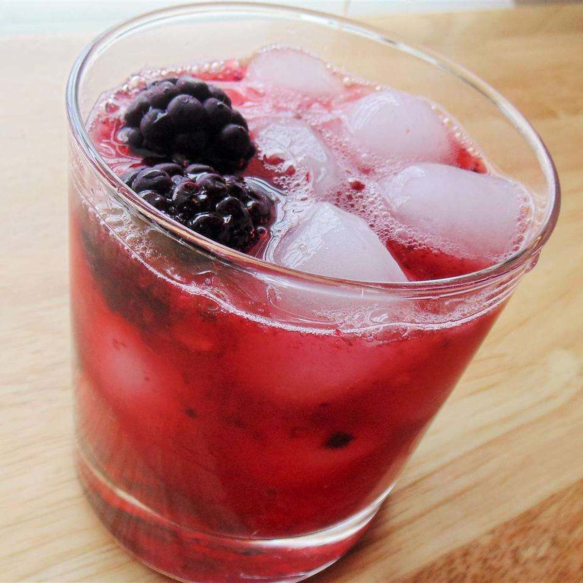 Black Ginger Cocktail Recipe: A Refreshing Blackberry Drink