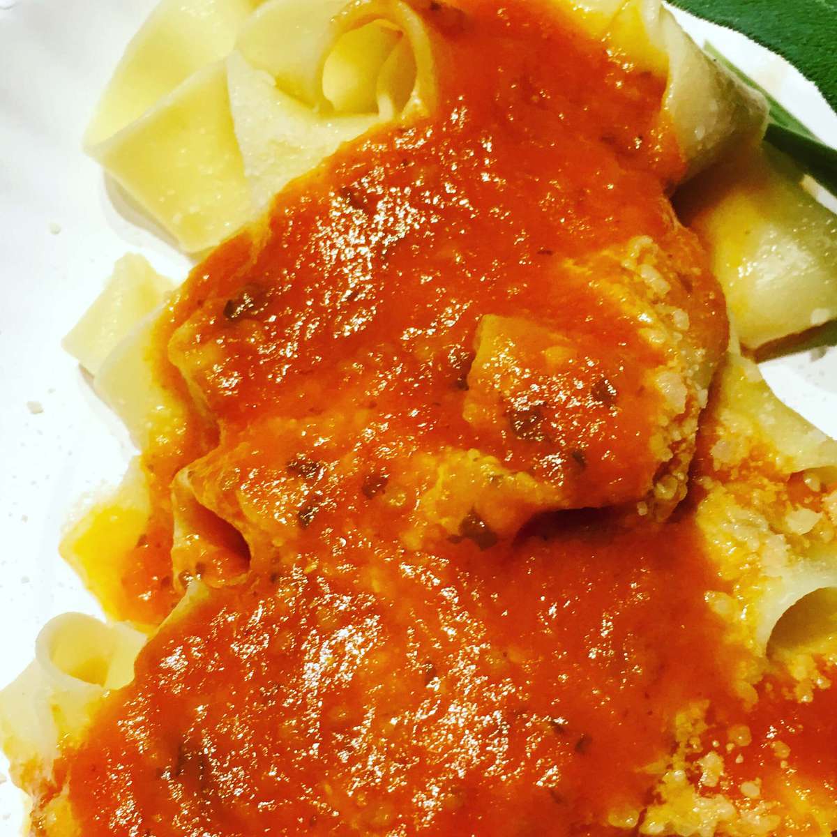 Easy Homemade Tomato Basil Sauce Recipe