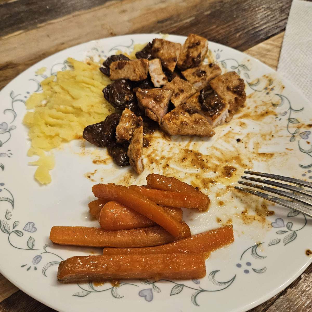 Juicy Pork Chops in Garlic Mushroom Gravy: Easy Dinner Recipe