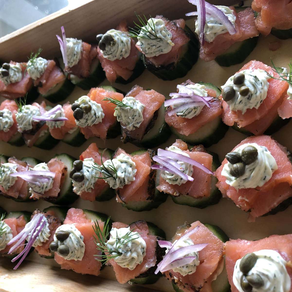 Cucumber Bites with Smoked Salmon and Dill Cream: An Easy Appetizer