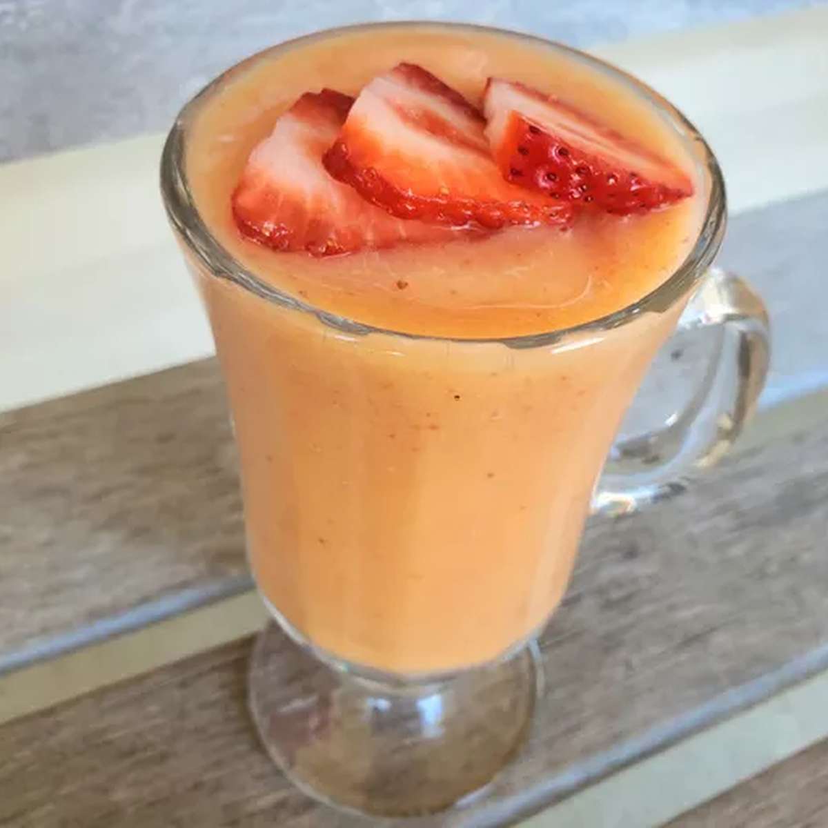 Strawberry Mango Smoothie Recipe: A Refreshing Recharge Cafe Copycat