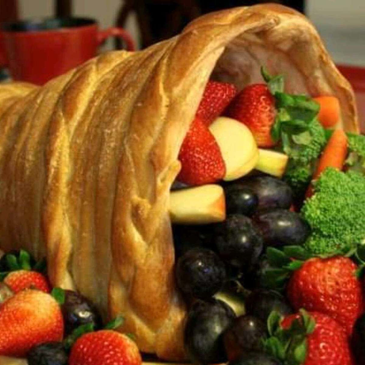 How to Make a Breadstick Cornucopia Centerpiece