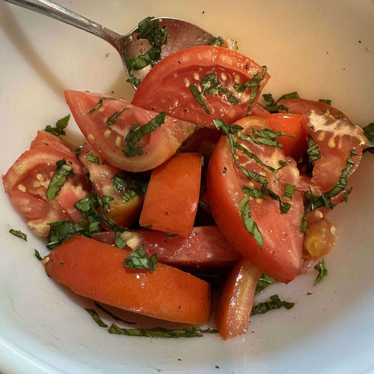 Quick & Easy 10-Minute Tomato Basil Salad Recipe