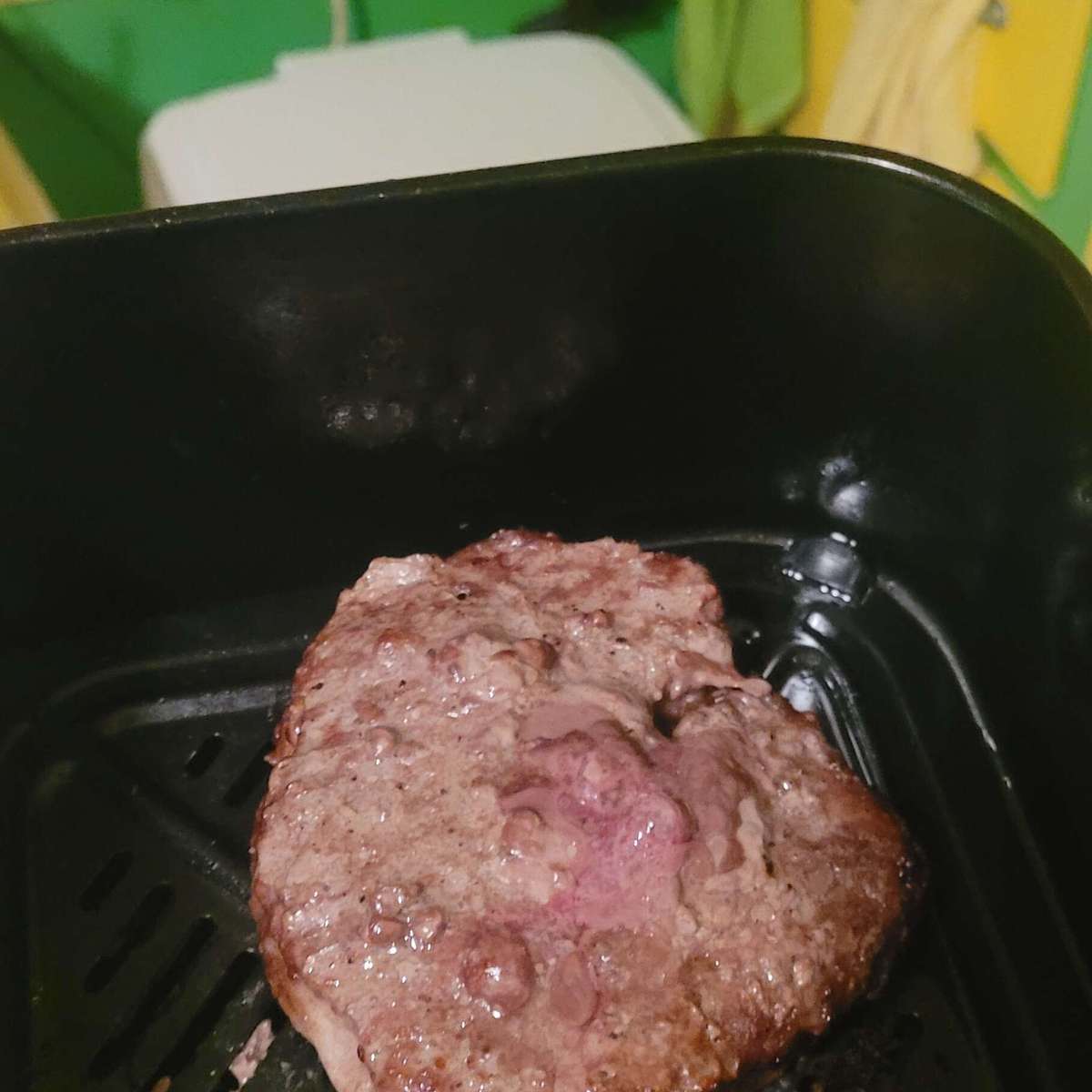 Juicy Air Fryer Hamburgers: Ready in 20 Minutes!