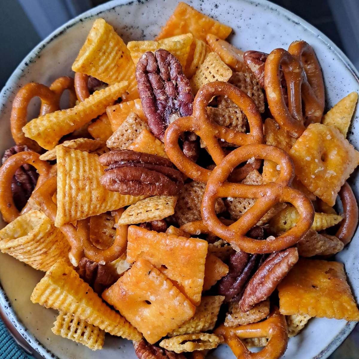 Delicious Reindeer Snack Mix Recipe