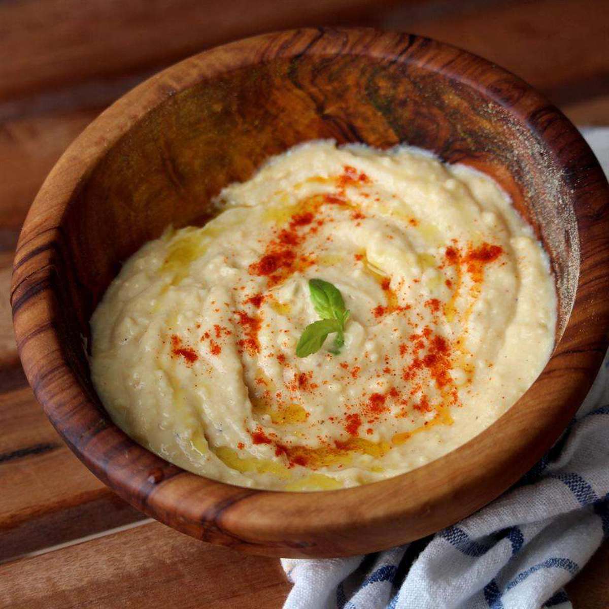 Easy & Creamy Homemade Hummus Recipe