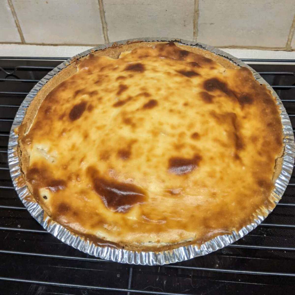 Apple Crisp Cheesecake: A Delicious Dessert Recipe