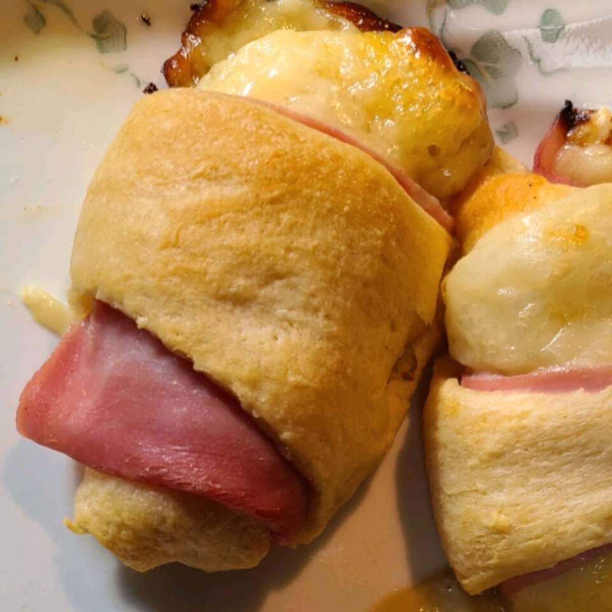 Easy Ham and Cheese Crescent Rolls Recipe