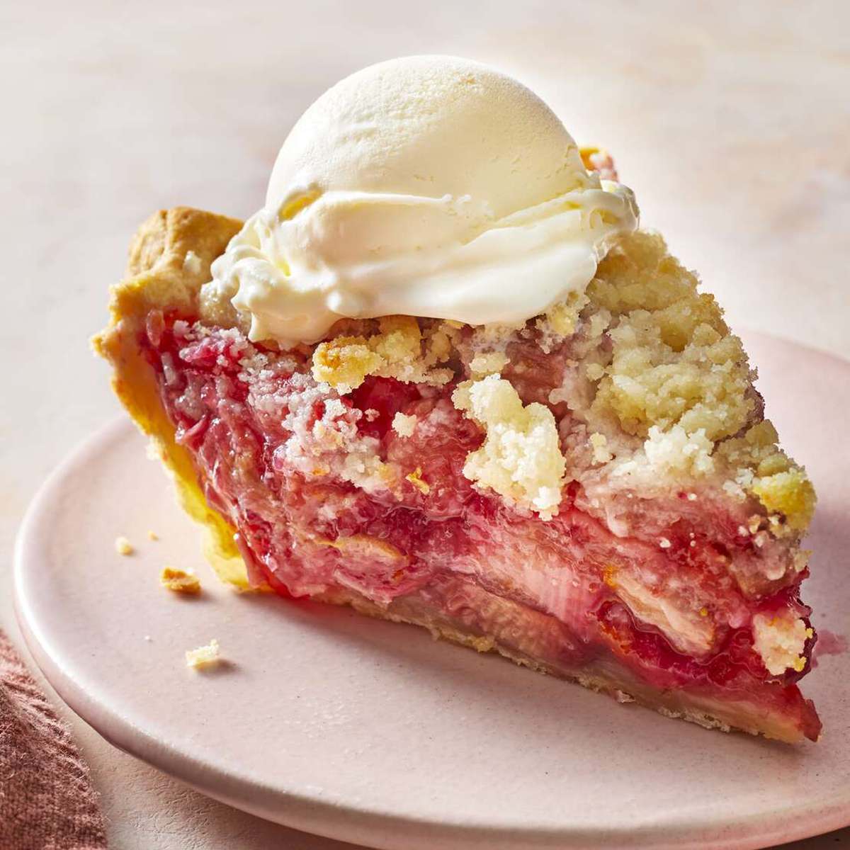 The Best Strawberry Rhubarb Pie Recipe for Spring