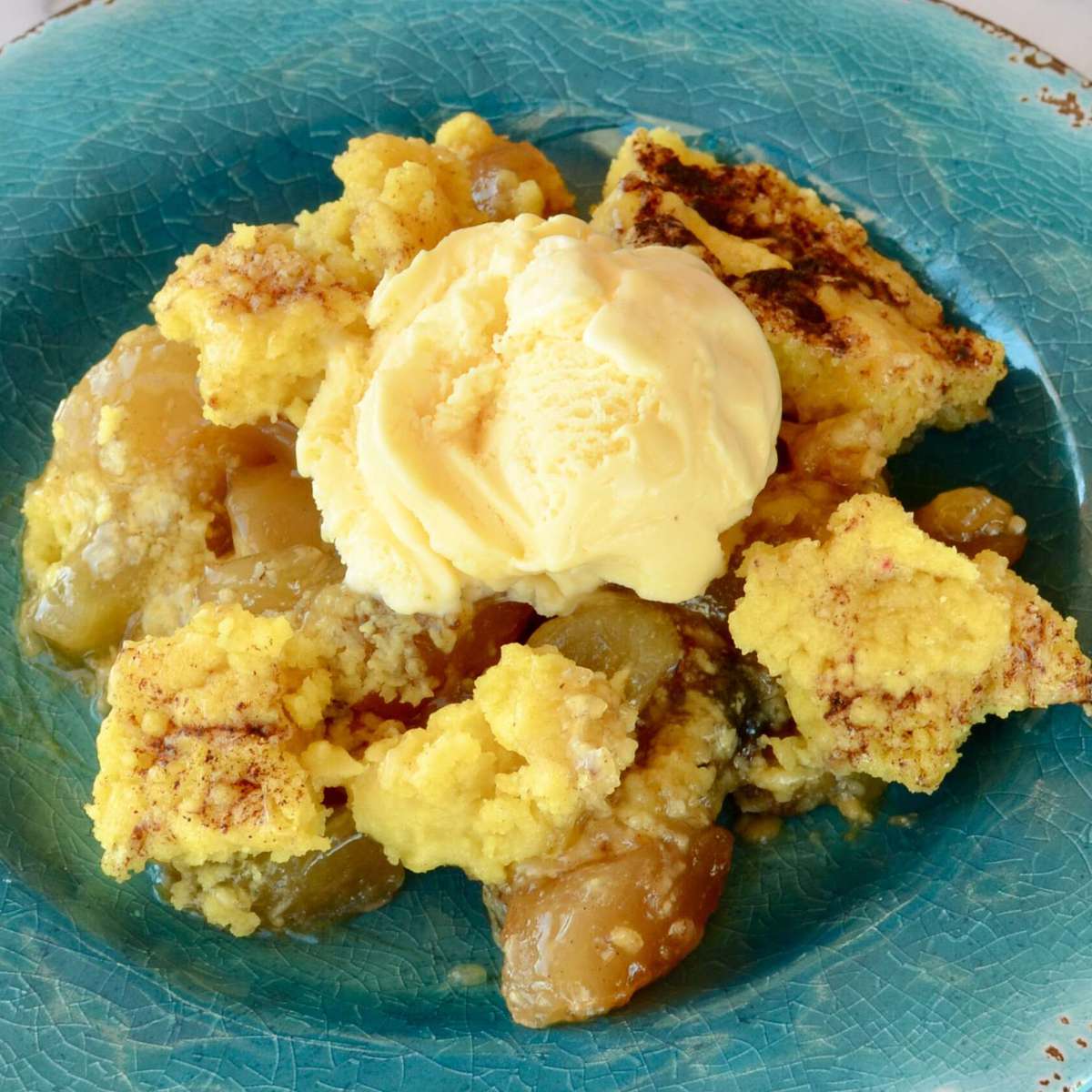 Crock-Pot Apple Dump Cake Recipe: Easy Dessert!
