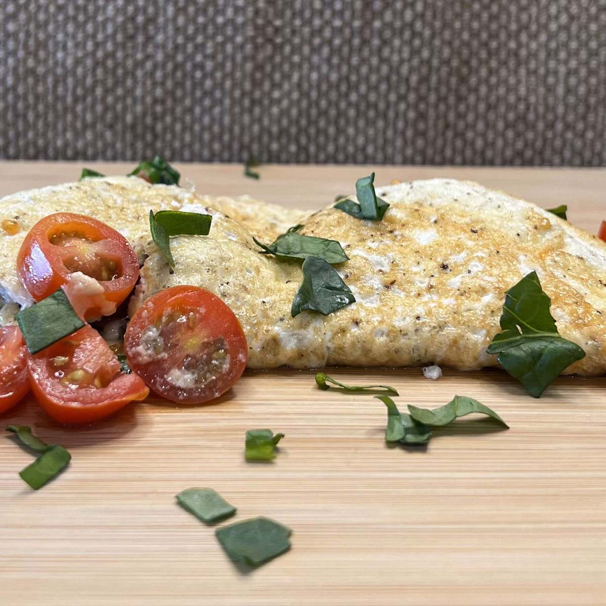 Spinach, Tomato, and Feta Egg White Omelette Recipe