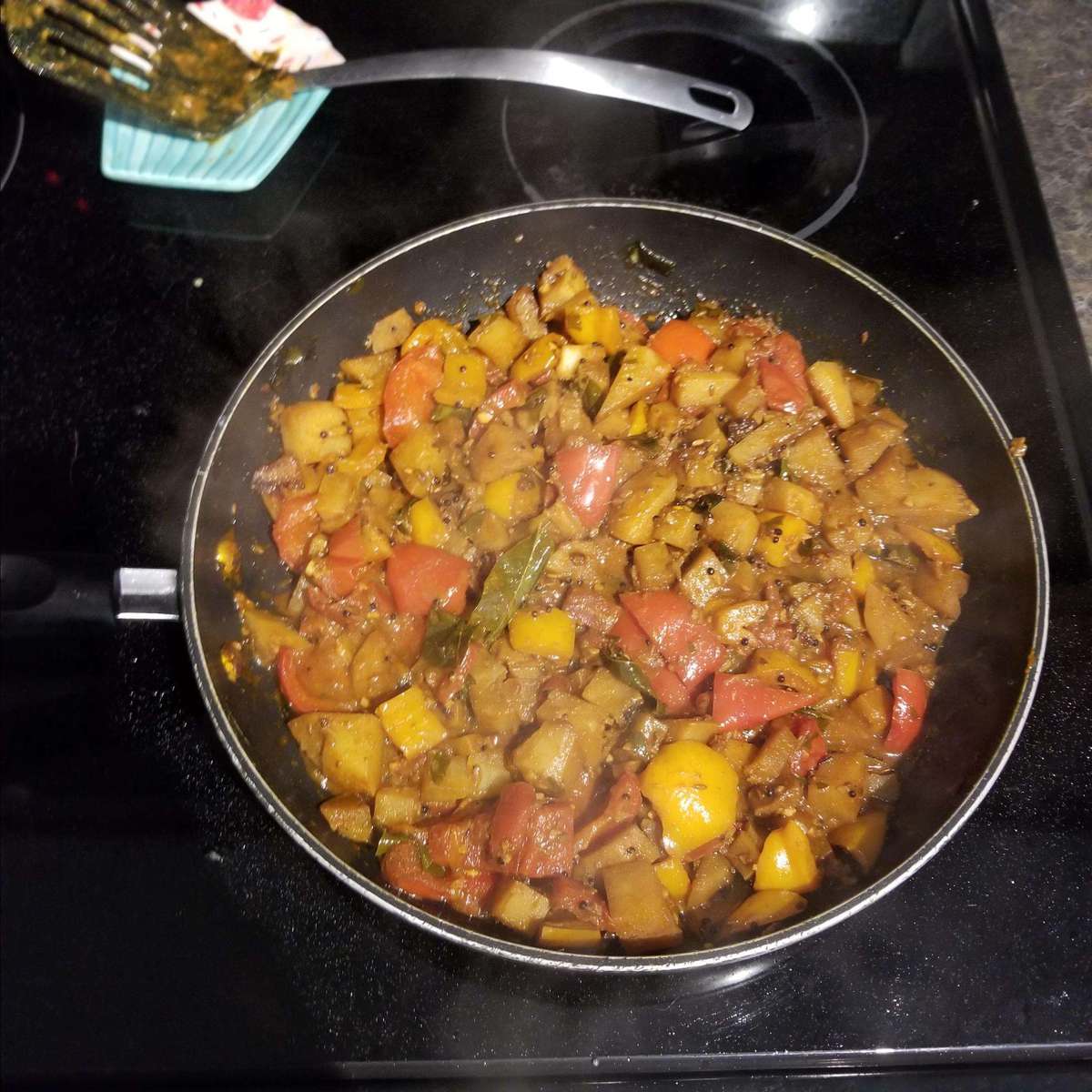 Easy Bell Pepper, Tomato, and Potato Indian Curry Recipe