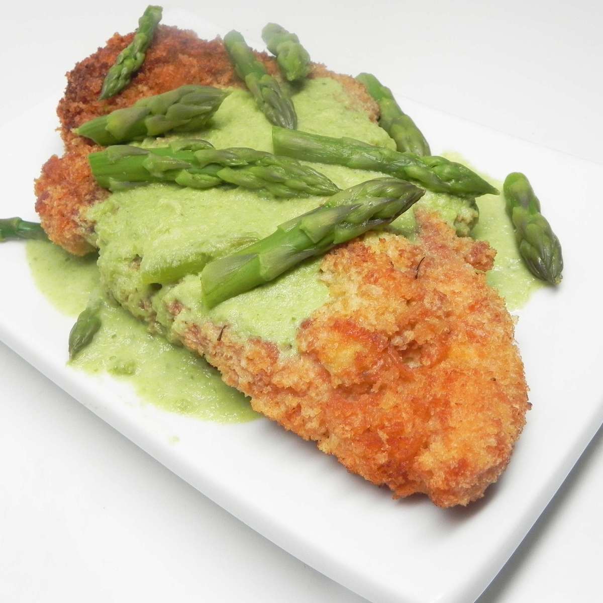 Creamy Asparagus Sauce: Perfect with Chicken Schnitzel