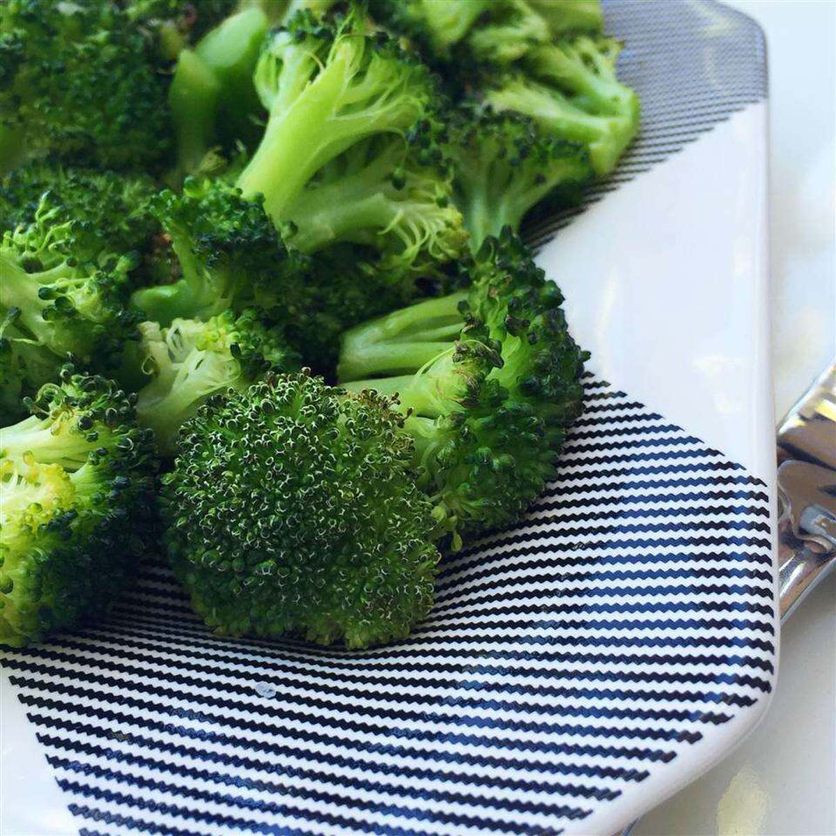 Easy Garlic Roasted Broccoli Recipe