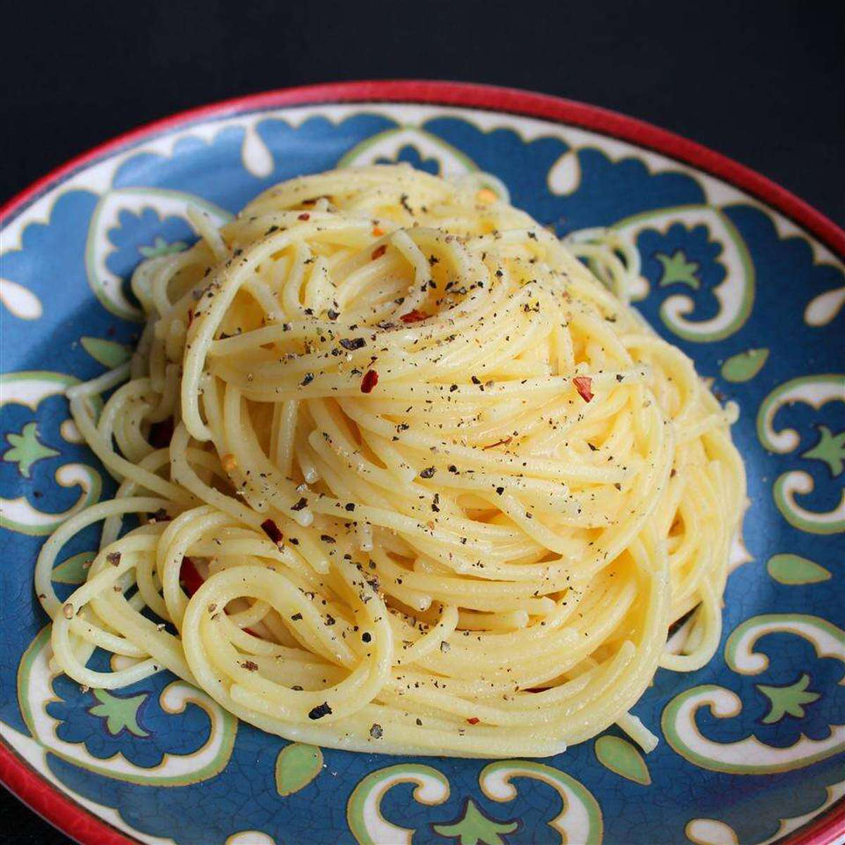 Authentic Spaghetti Cacio e Pepe Recipe