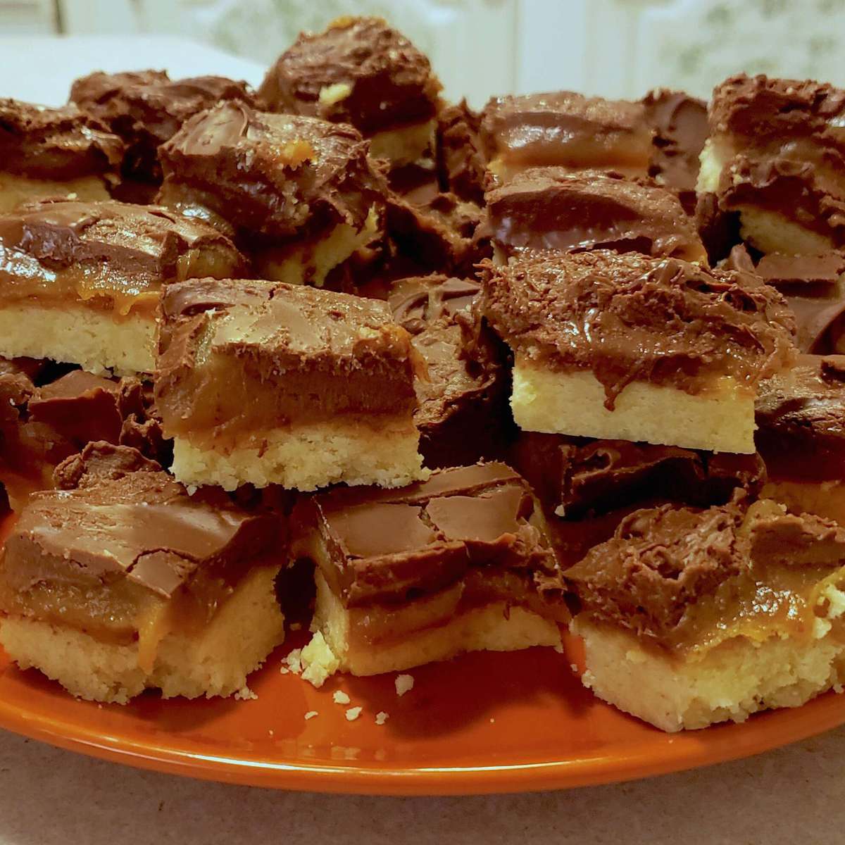 Irresistible Caramel Shortbread Squares Recipe