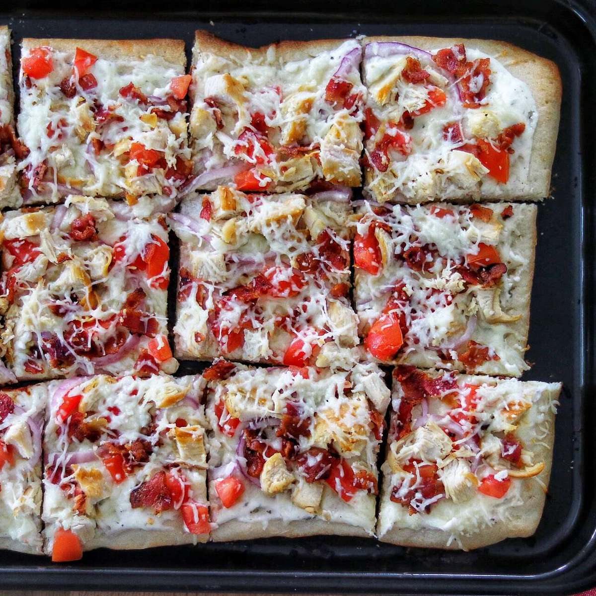 Chicken Bacon Ranch Pizza Recipe: Easy & Delicious!