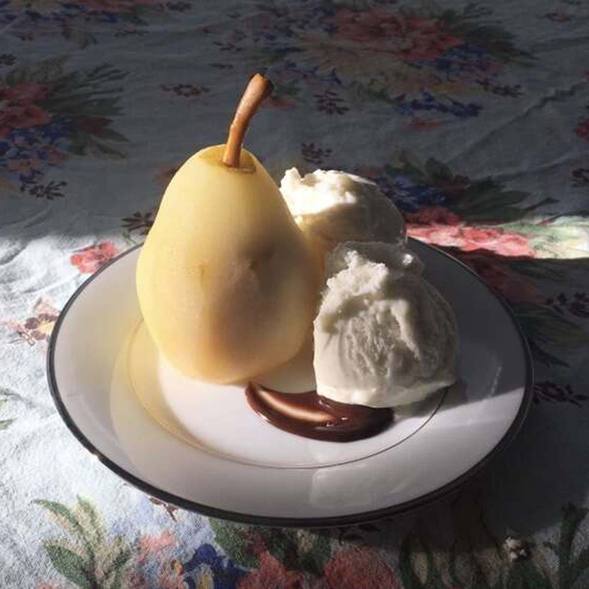Poached Pears Belle Hélène: A Classic Dessert Recipe