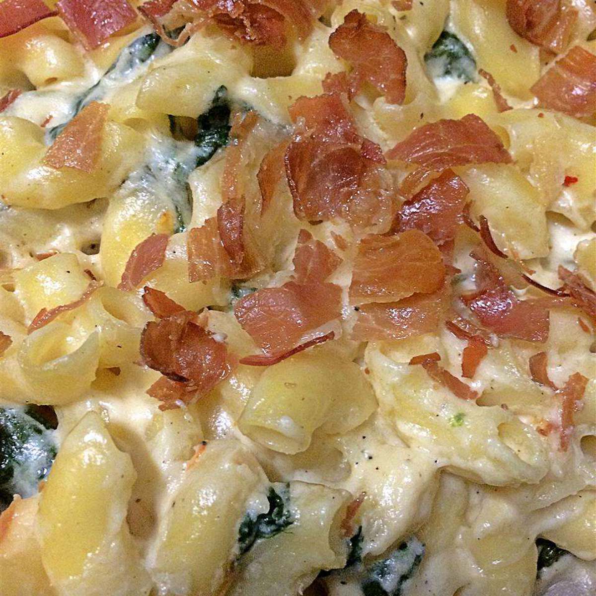 Creamy Mac and Cheese Recipe with Greek Yogurt and Spinach