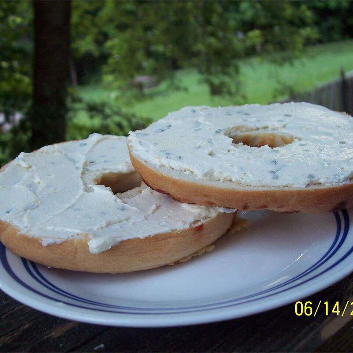 Easy Cream Cheese Garlic Spread Recipe