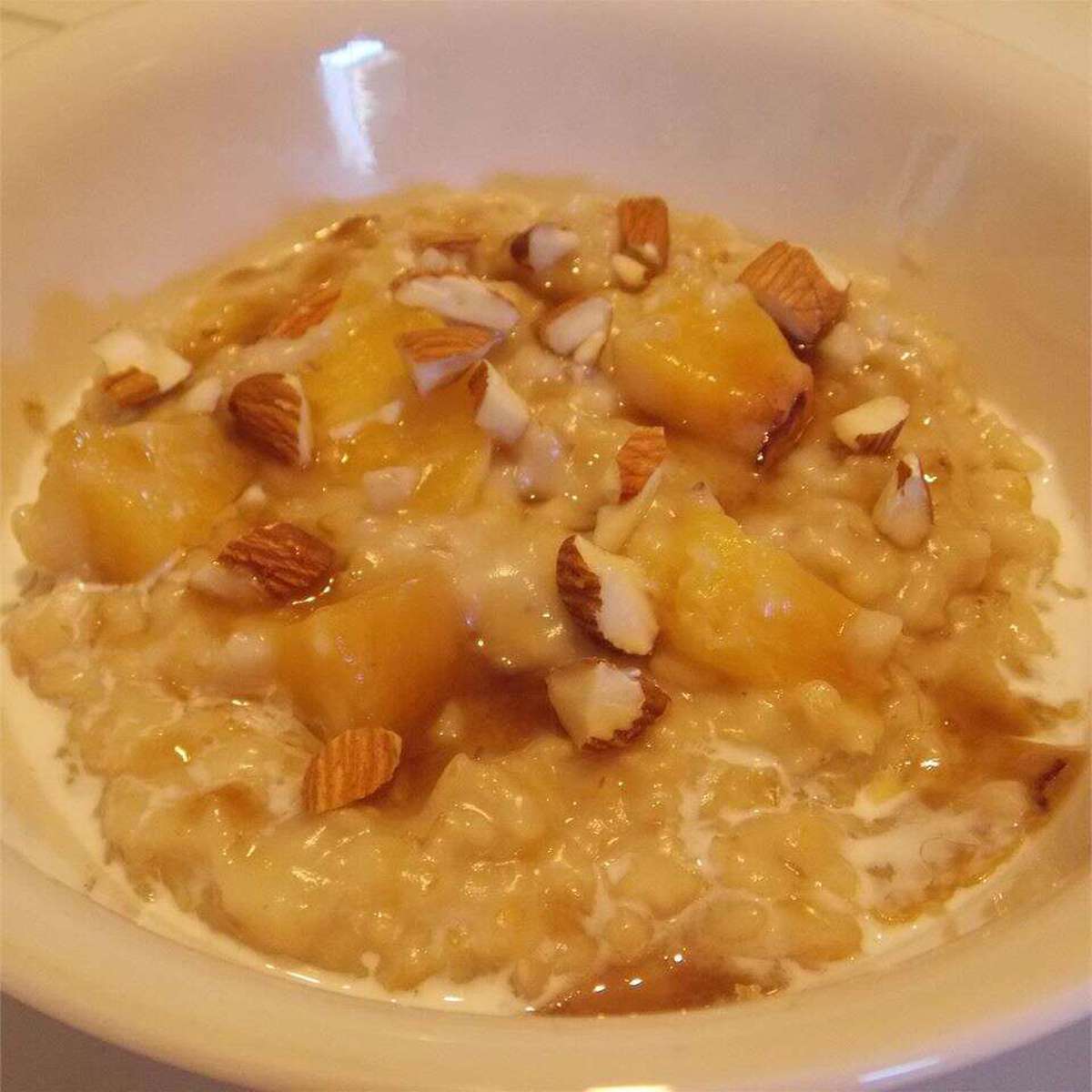 Slow Cooker Peaches and Cream Steel Cut Oatmeal: Easy Breakfast Recipe