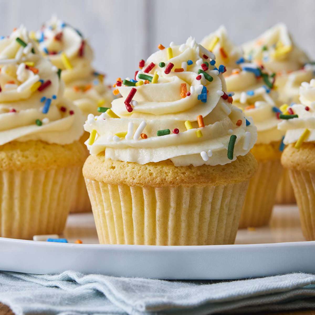 Easy Homemade Vanilla Cupcakes Recipe
