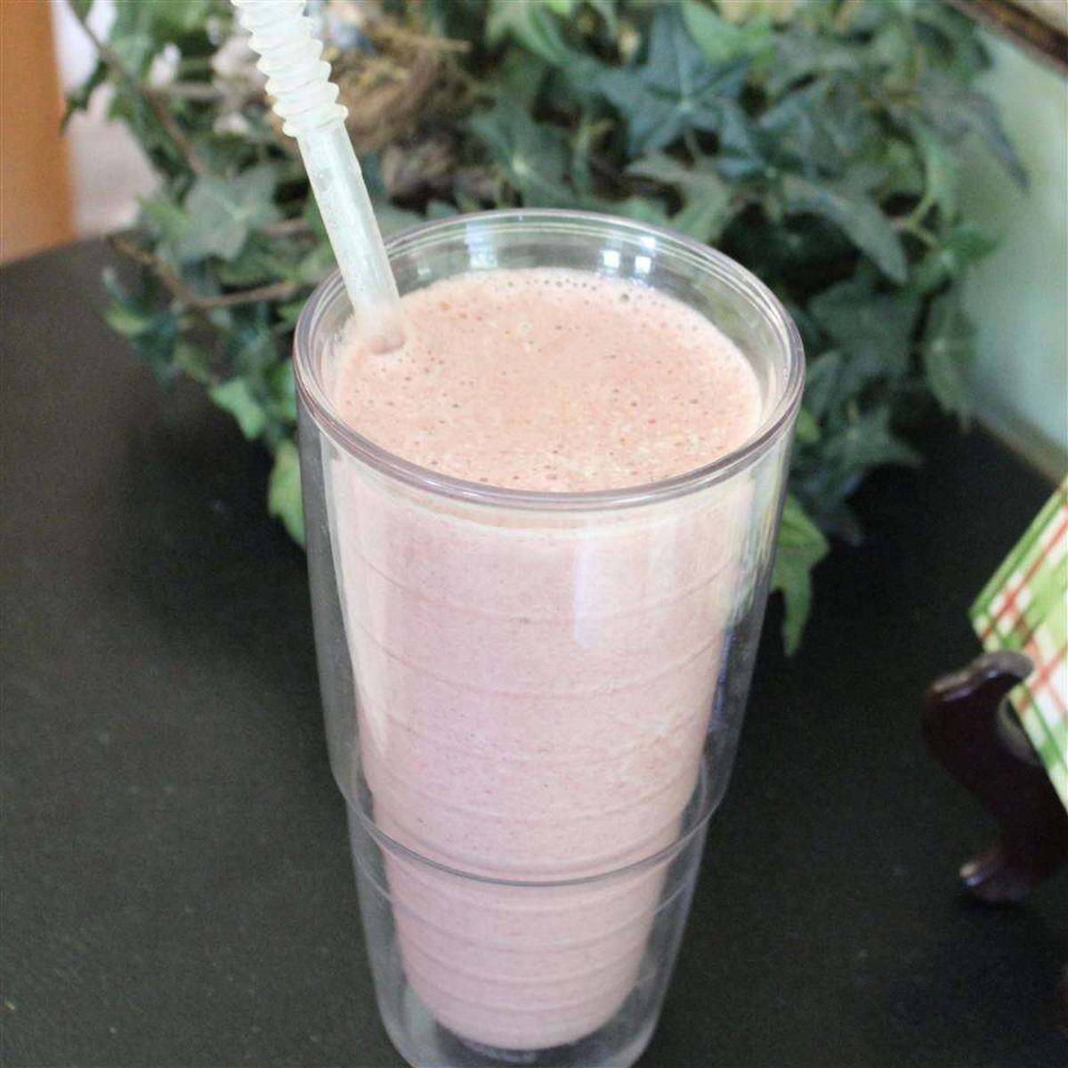 Creamy Banana Strawberry Smoothie Recipe - Healthy & Delicious!