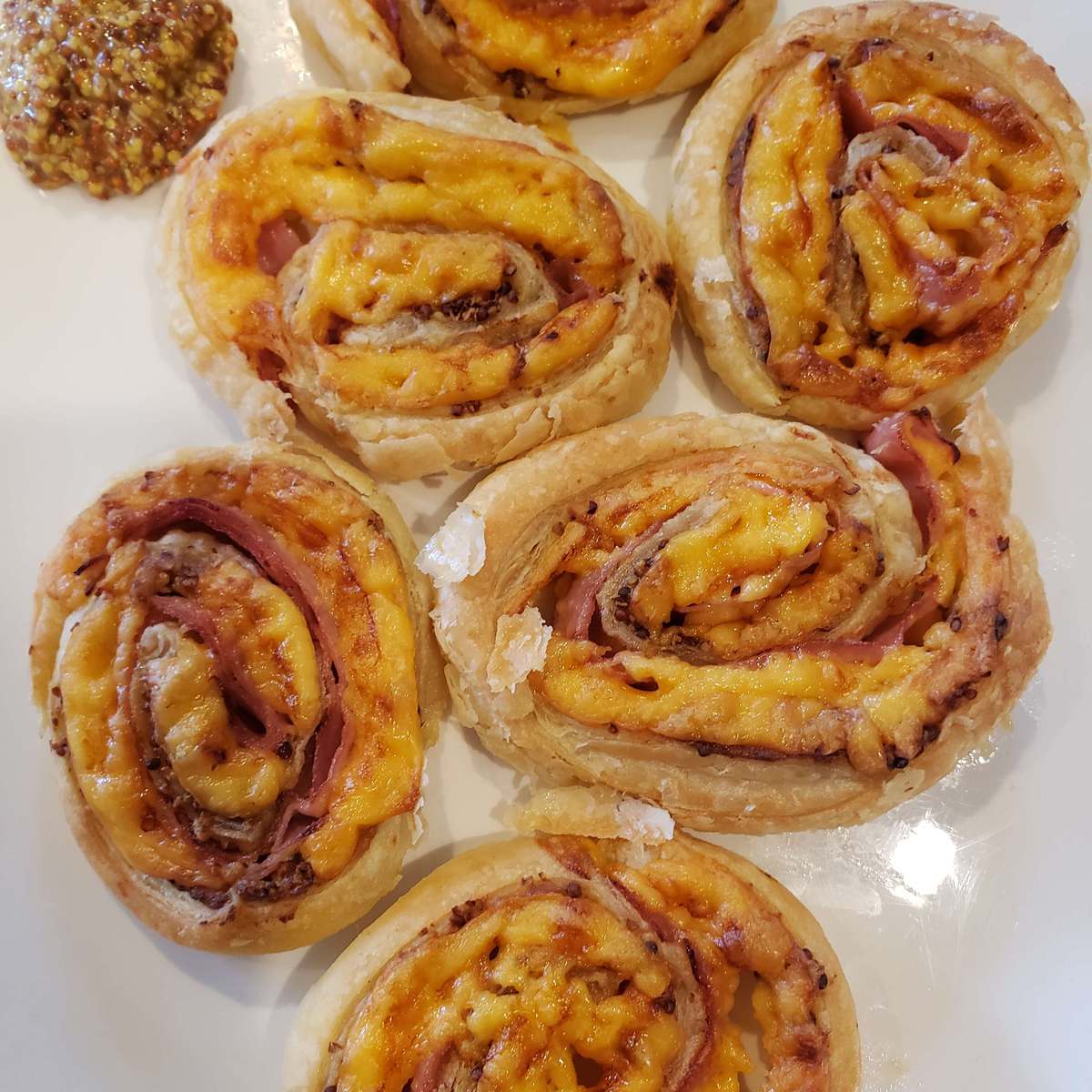 Easy Ham and Cheese Pinwheels Recipe