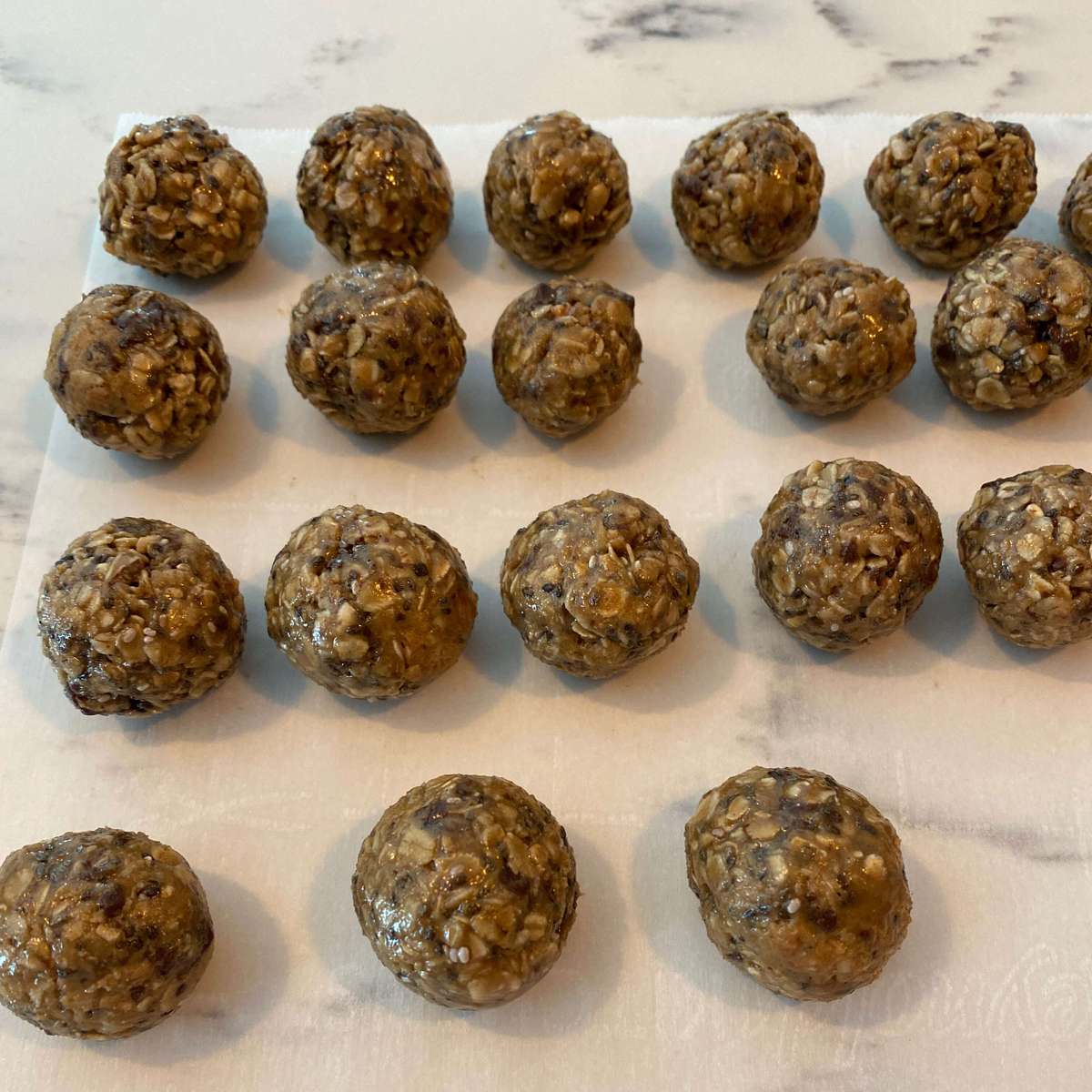 Chocolate Protein Balls: Easy & Healthy Recipe