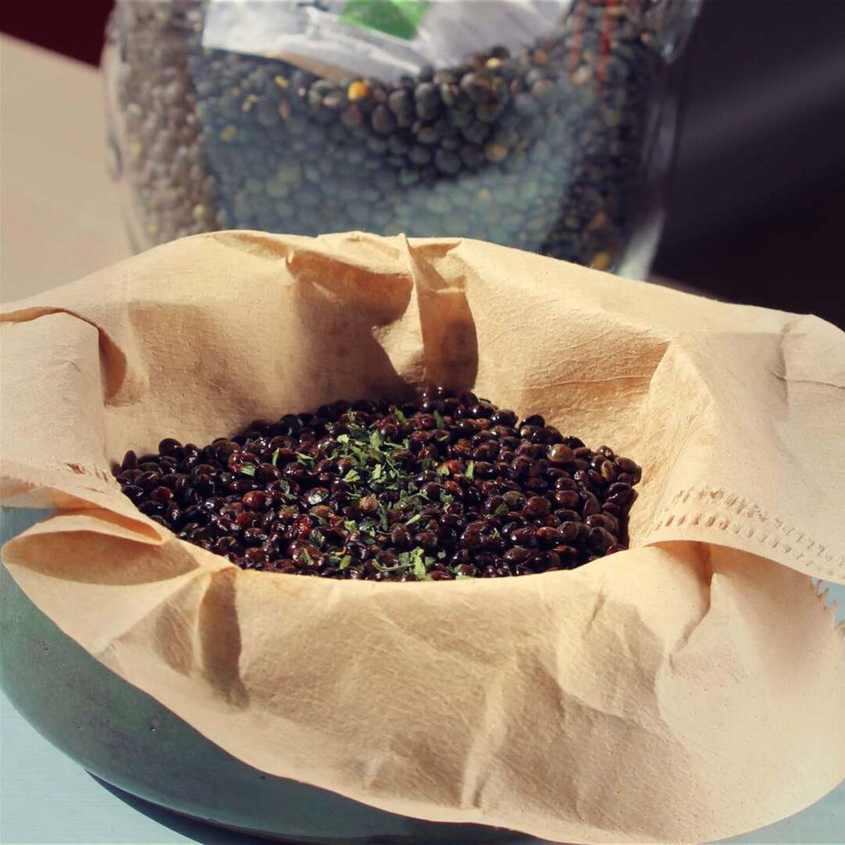 Skillet-Popped Lentils with Parsley: A Quick & Healthy Snack