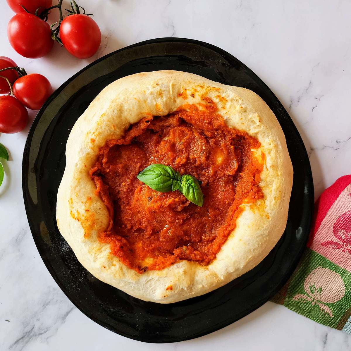Homemade Pizza Sauce Recipe with Fresh Tomatoes