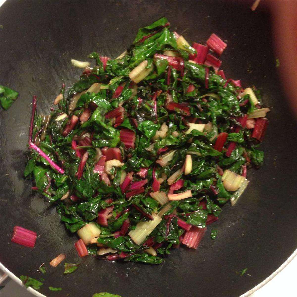 Swiss Chard Sauté with Lime: A Quick & Healthy Recipe