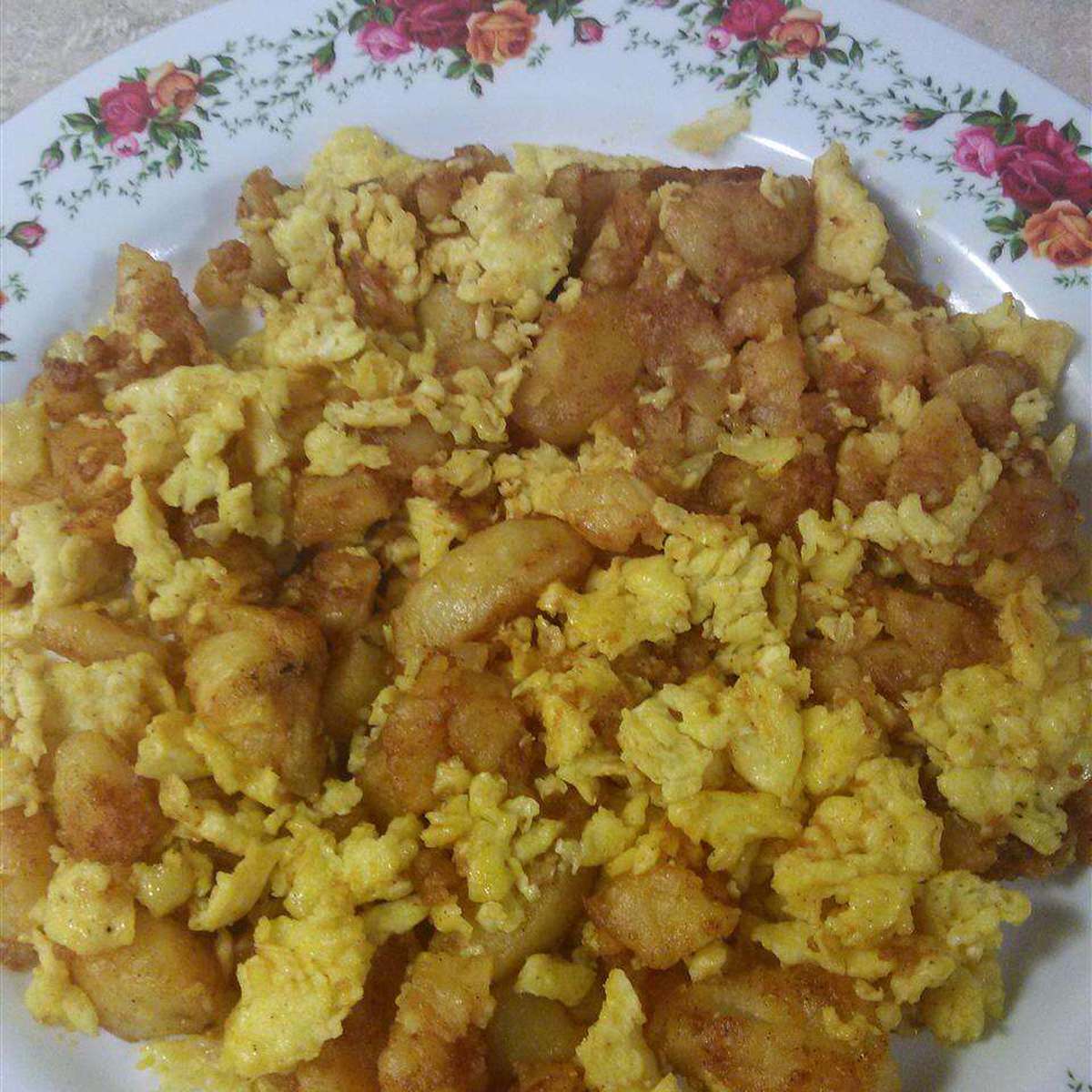 Spicy Potatoes and Scrambled Eggs: A Flavorful Breakfast Recipe