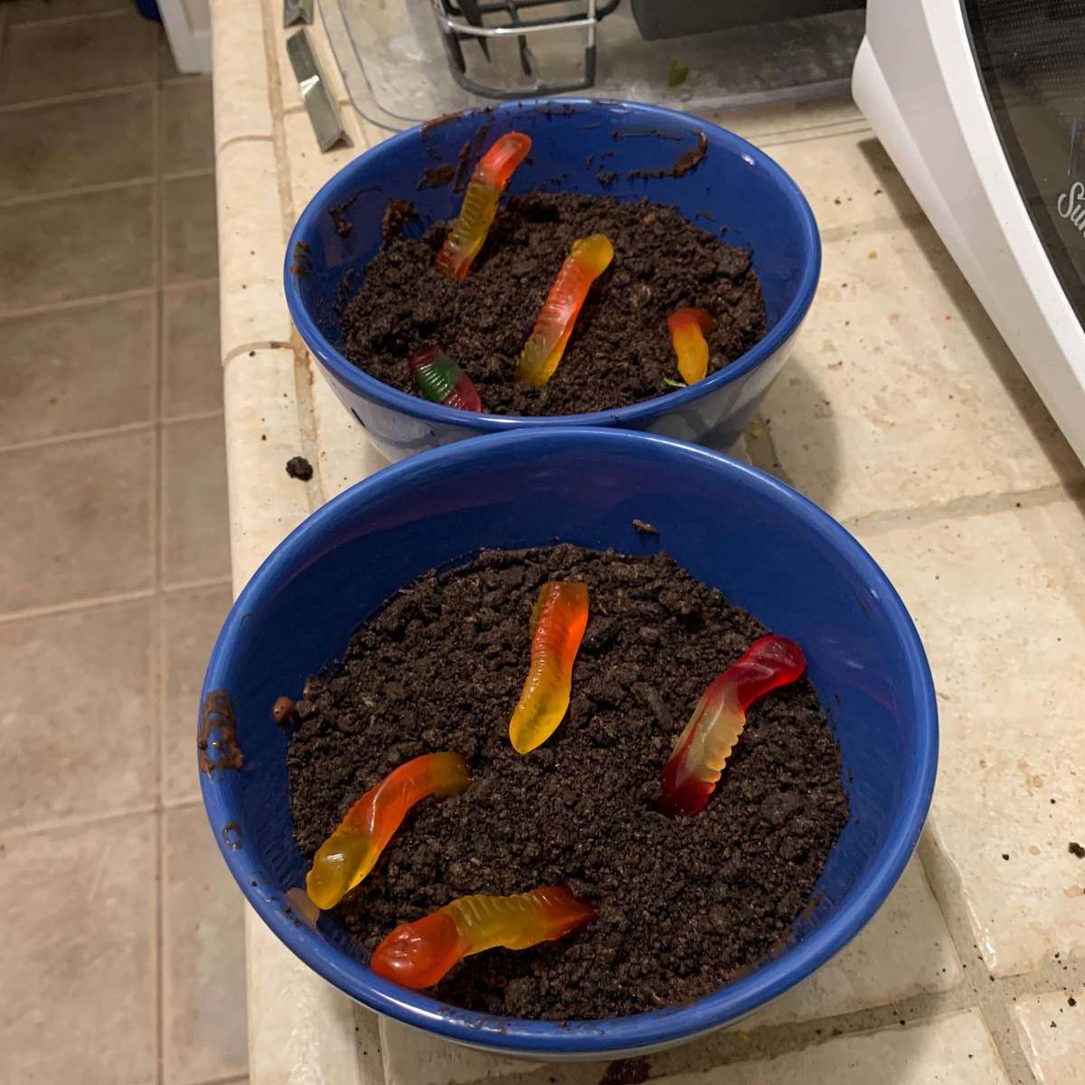 Dirt and Worms Dessert Recipe: Easy Halloween Treat